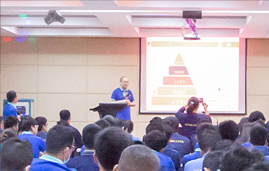 ���鳤ѵ��Ӫ